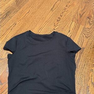 ALO Yoga. Soft cropped finese short sleeve T-Shirt. Size S.